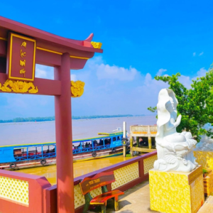 bi-mat-linh-thieng-chua-me-nam-hai-cau-chuyen-cam-dong-va-hanh-trinh-ket-noi-cung-thanh-hang-con-phung